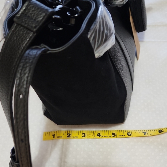 Steve Madden Black Tote Bag with Structured Design and Adjustable Strap - Picture 5 of 14